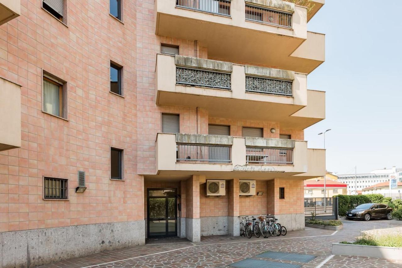 Golden Suite Apartment & Day Use ميلان المظهر الخارجي الصورة